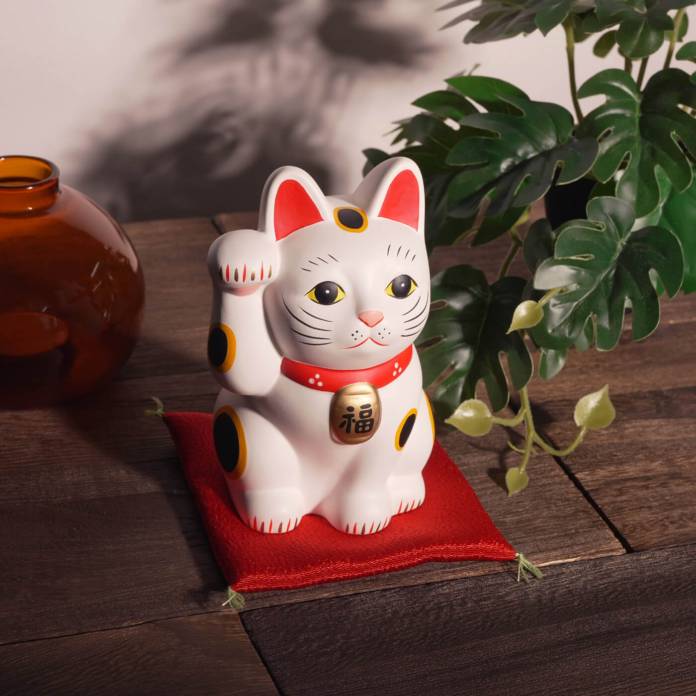 Lucky Maneki Neko (Right paw raised)
