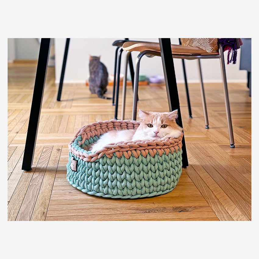 Wearable Cat Bed - Basic - Melon Biscuit